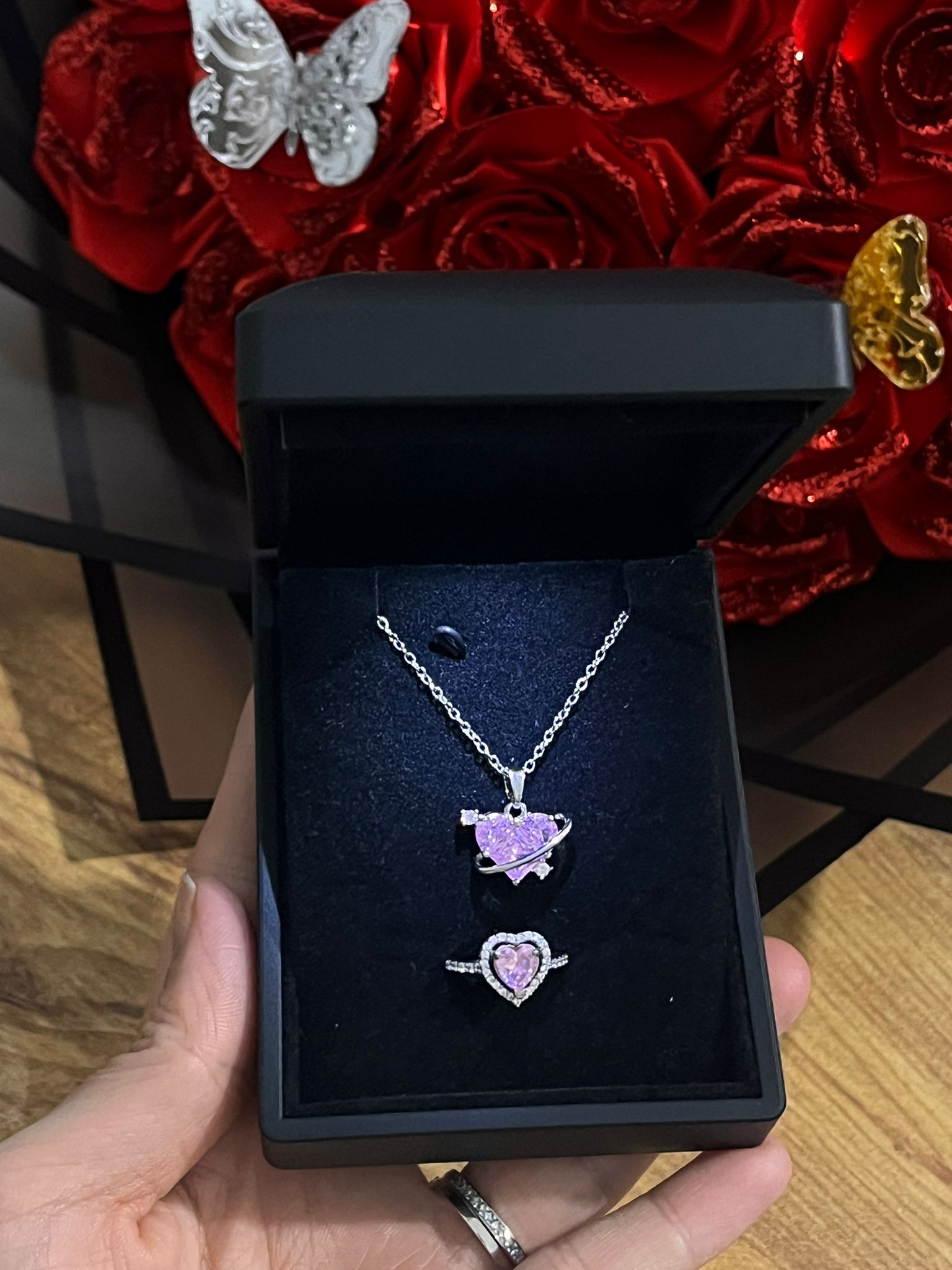 Işıklı kutuda gümüş kaplama kalp kolye