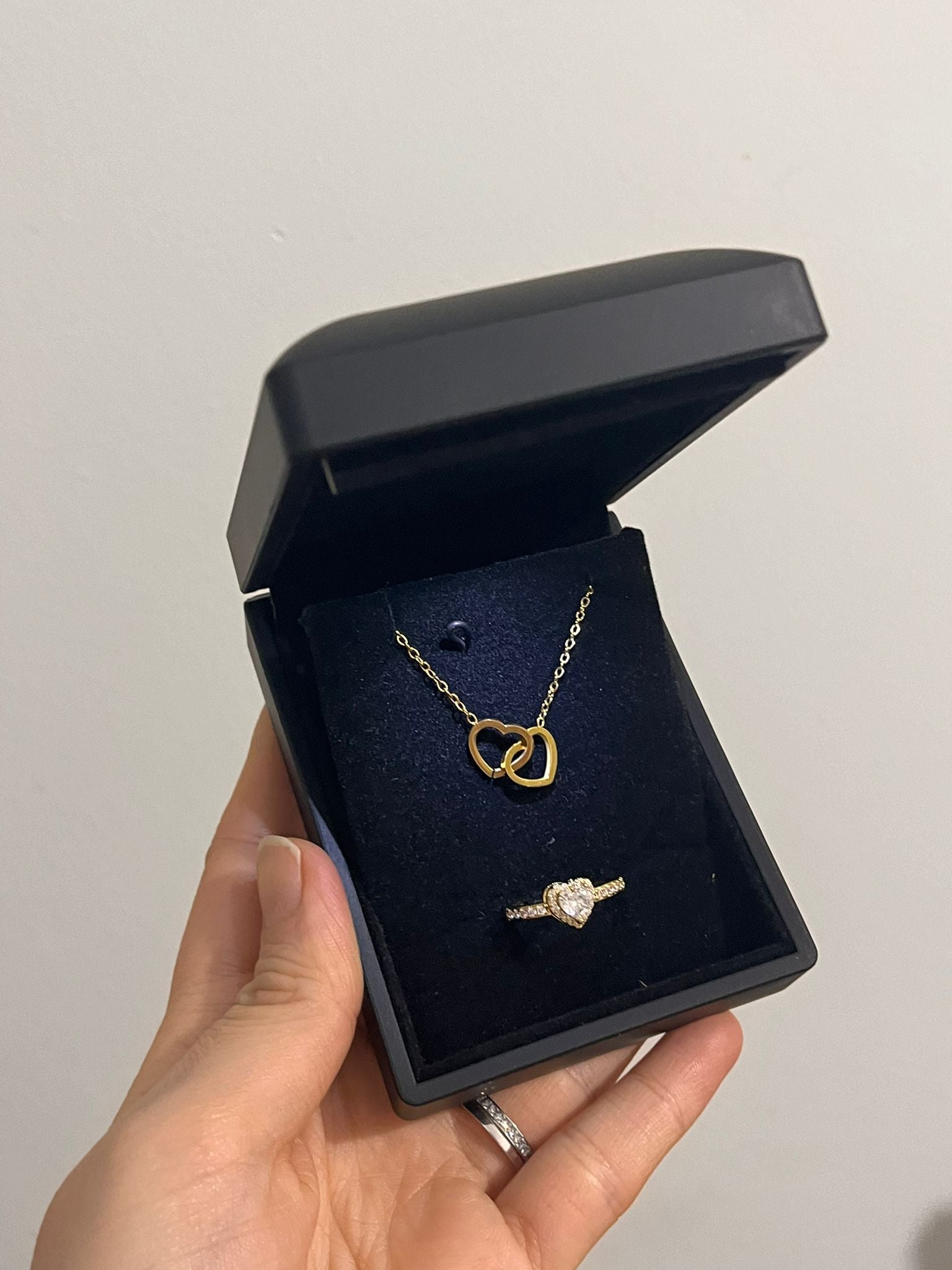 Işıklı Kutuda Çift Kalp Kolye + Ciddi İlişki Yüzüğü